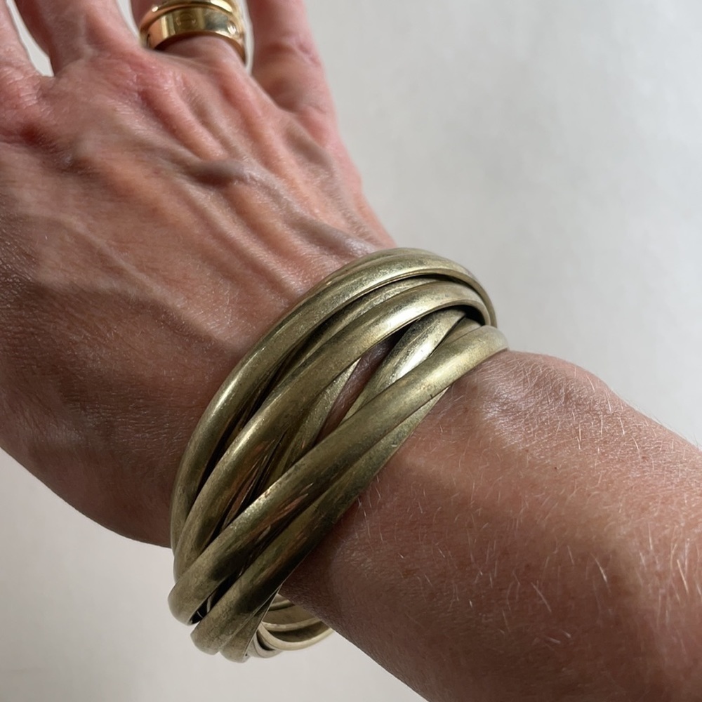 Elegant Interlocking Vintage Gold Bracelets